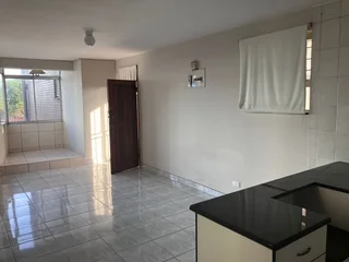 Doonside Beach ~ Open plan  Studio unit -R405 000!  Share block CASH offers. Immediate availability