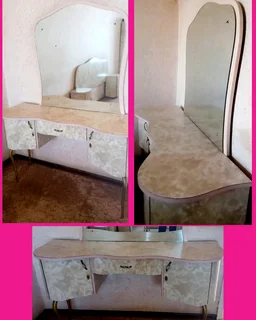 Solid Wood Dressing Table With Attached Mirror With A Glossy Pink, Marbled Veneer
