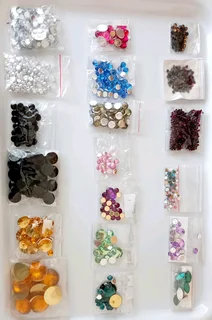 Hobbies: Crafts/sewing:decorative Flat Beads And Stones