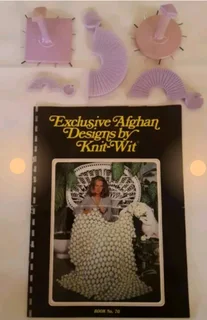 Crafts: Knit Wit Kit: 5 Looms + Pattern Booklet