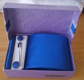 &#34;sword King&#34; Set: Tie, Handkerchief, Tie-pin, Cufflinks