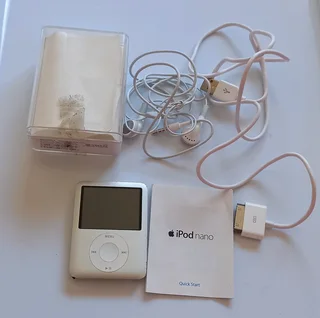 Collectable: Ipod Nano 4gb: Not Working: For A Collector Or Repairer: Selling As Is