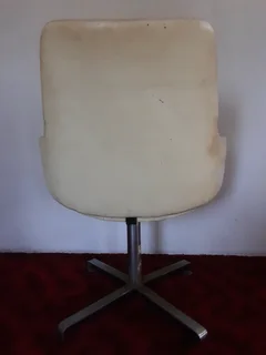 SWIVEL DESIGNER CHAIR