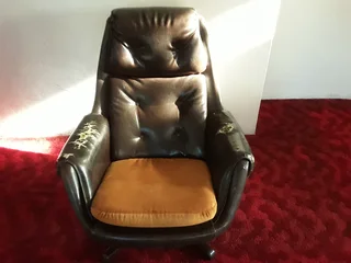 SWIVEL AND RECLINER DESIGNER CHAIR