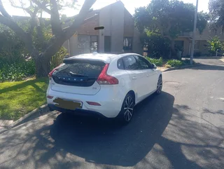 2019 VOLVO V40 D3 MOMENTUM