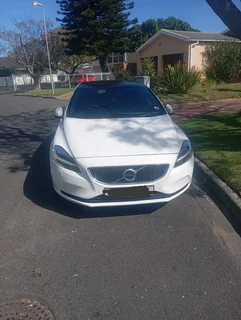 2019 VOLVO V40 D3 MOMENTUM