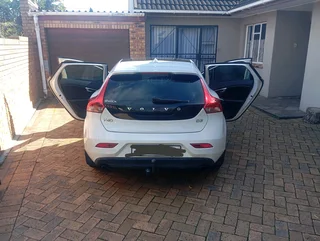 2019 VOLVO V40 D3 MOMENTUM