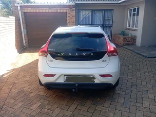 2019 VOLVO V40 D3 MOMENTUM