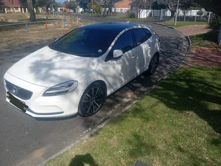 2019 VOLVO V40 D3 MOMENTUM