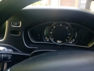 2019 VOLVO V40 D3 MOMENTUM