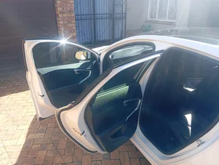 2019 VOLVO V40 D3 MOMENTUM