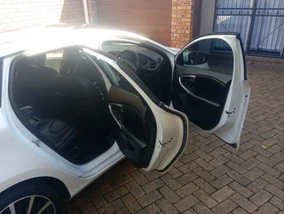 2019 VOLVO V40 D3 MOMENTUM