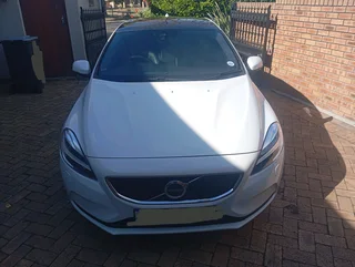 2019 VOLVO V40 D3 MOMENTUM