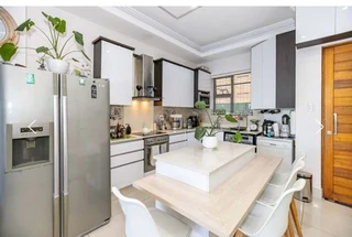 LUXURY 3 BEDROOM 180 SEA FACING APARTMENT IN UMHLANGA RIDGE