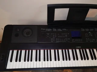 Yamaha Portable Grand Piano DGX 660