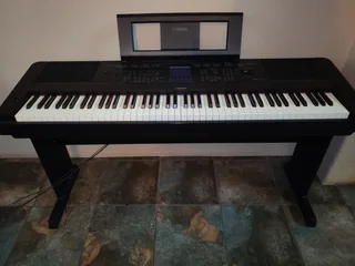 Yamaha Portable Grand Piano DGX 660