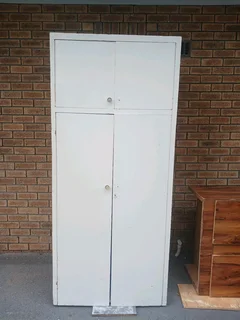 Bedroom Cupboard 2.14m(high) x 940cm (wide) x 53cm(deep)