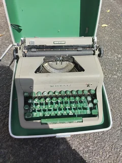 Vintage Royal Manual Typewriter