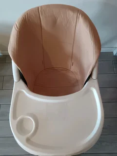 Baby feeding chair