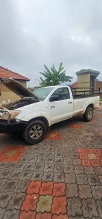Toyota Hilux 3.0 d4d 2009 model with 1kd Engine stripping for spares code 2