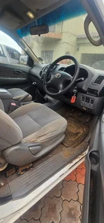 Toyota Hilux 3.0 d4d 2009 model with 1kd Engine stripping for spares code 2