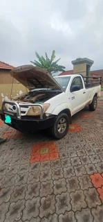 Toyota Hilux 3.0 d4d 2009 model with 1kd Engine stripping for spares code 2