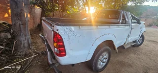 Toyota Hilux 2006 d4d 3.0 High rider with 1kd engine stripping for spares code 2