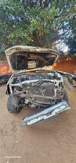 Toyota Hilux 2006 d4d 3.0 High rider with 1kd engine stripping for spares code 2