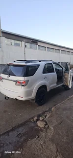 Toyota Fortuner 2.5 d4d 2012 model with 2kd Engine stripping for spares code 2