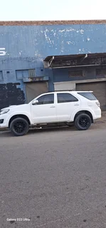 Toyota Fortuner 2.5 d4d 2012 model with 2kd Engine stripping for spares code 2