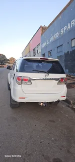 Toyota Fortuner 2.5 d4d 2012 model with 2kd Engine stripping for spares code 2