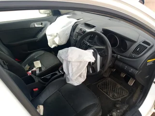 Kia Cerato 2.0 2014 model with G4kd engine stripping for spares code 4