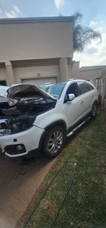 Kia Sorento 2.2CRDI 2010 model with D4HB engine and Auto gearbox stripping for spares code 2