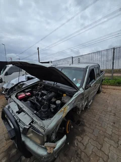 Isuzu kb280tdi 2002 model with 4jb1 engine  stripping for spares code 2