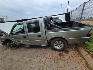 Isuzu kb280tdi 2002 model with 4jb1 engine  stripping for spares code 2