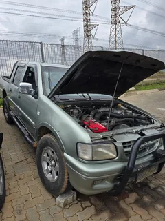 Isuzu kb280tdi 2002 model with 4jb1 engine  stripping for spares code 2