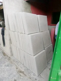 Vastrap and rockface paving slabs