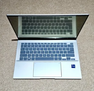 12th Gen Asus Zenbook 14” OLED i7 (TOUCHSCREEN)