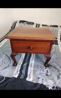 Stunning Vintage Queen Anne Style Small Table with Drawer Beautiful Table