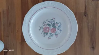 Quality Crockery -  Fine Porcelain - like new