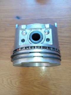 Ford v4/v6 Essex 2.3L pistons with rings and gudgeon pins