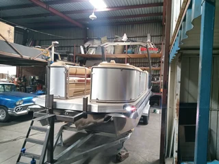 Pontoon Boat Manufacturer