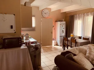 Bachelor flat to let (Unlimited free Wifi)