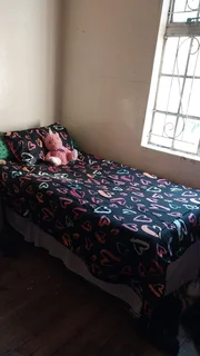 Room Share In Woodstock Single Females Only.