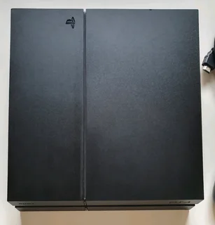 PS4 PlayStation 800 Gb Console plus NEW genuine controller - Price Reduced!!