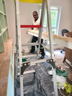 CUSTOM DRYWALLS AND CEILINGS