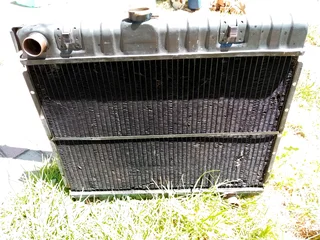 Mercedes W 123 second hand original radiotor for sale