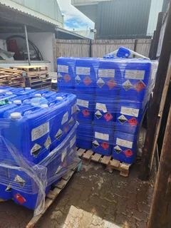 25 / 30 litres plastic drums R10 each