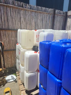 25 / 30 litres plastic drums R10 each