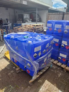 Plastic drums 25 Litres R10 each